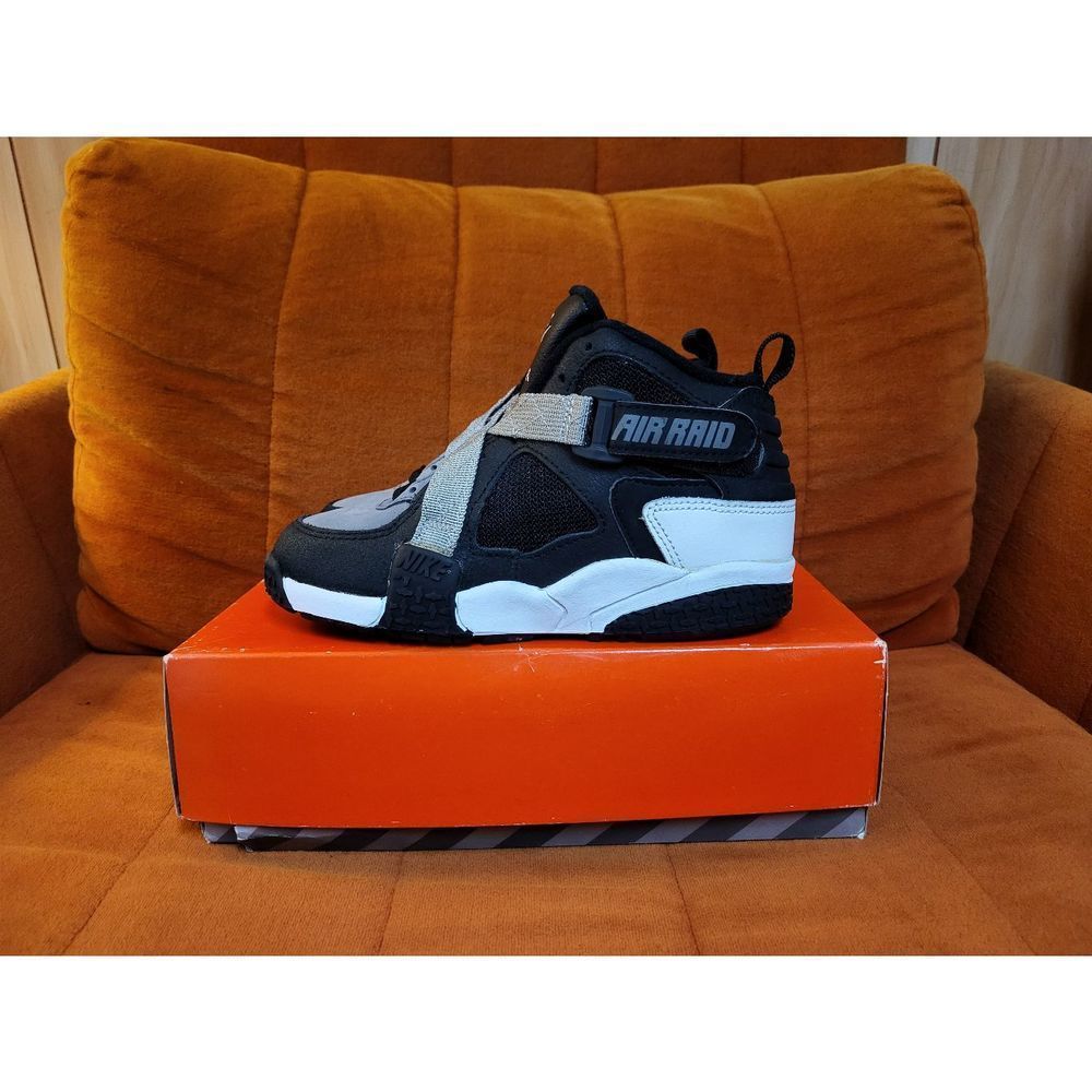 Deadstock 1992 Nike Air Raid ( BG ) Size: 3Y NOS